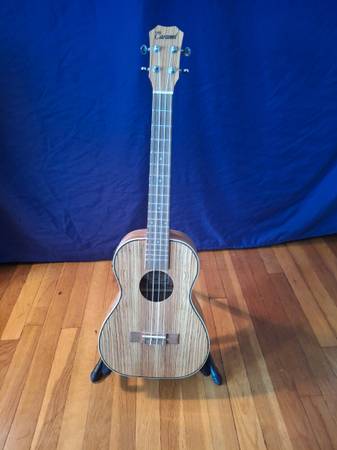 Caramel Baritone Ukulele (Acoustic-Electric) 1