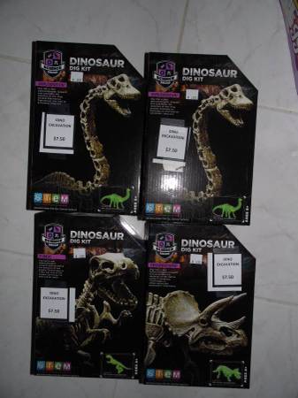 Science Squad Dinosaur Excavation Kit $7.50 --New in Box-Half Price-- 1