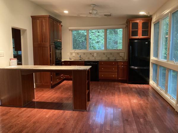 $3,800 / 3br - 2800ft2 - Peaceful and Quiet 2800 sq ft 3 bed, 2 Bath to Call Home in McLean (McLean)63895918939394124