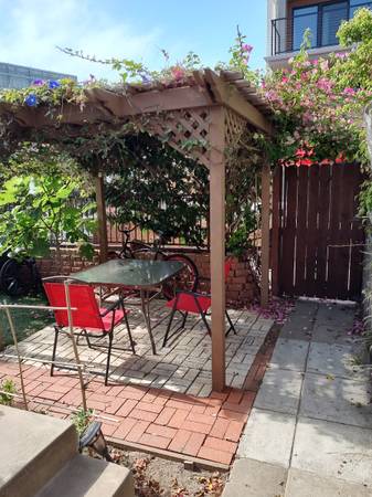 $1,995 / 350ft2 - Beach studio bungalow (Mission Beach)63866050398211124