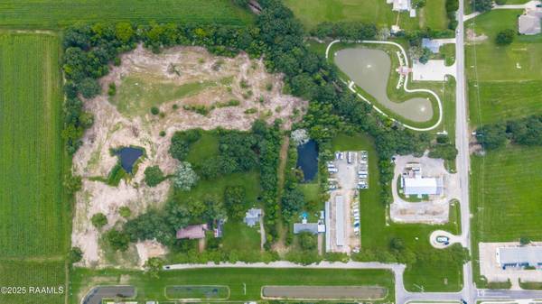 $650,000 / 13459ft2 - Live Where Everyone Wants to Be – Youngsville’s Prime Spot! (Youngsville)63857516682753121