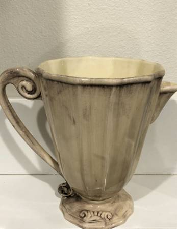 Large Pitcher 1