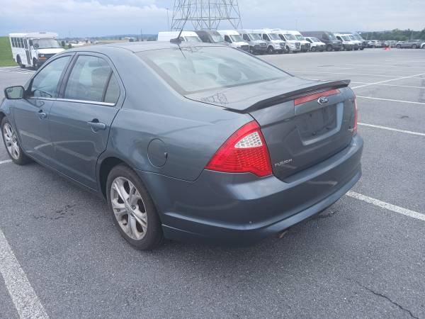 Sedán confiable - $3,000 (Williamstown)63612117526787123