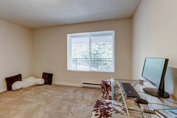 $2,020 / 2br - 854ft2 - Storage Space, On-site Laundry Facilities, Internet Access (19800 50th Ave W, Lynnwood, WA)63814789407873124