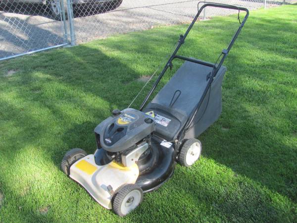 21" Yard Machine 2 in 1 Push Mower with Bag 1