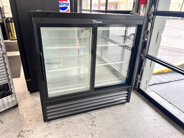 Reconditioned True 41SL Two Door Cooler / Refrigerator 1