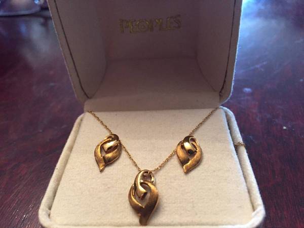 Band New Rose Gold set (Necklace + Earrings) 1