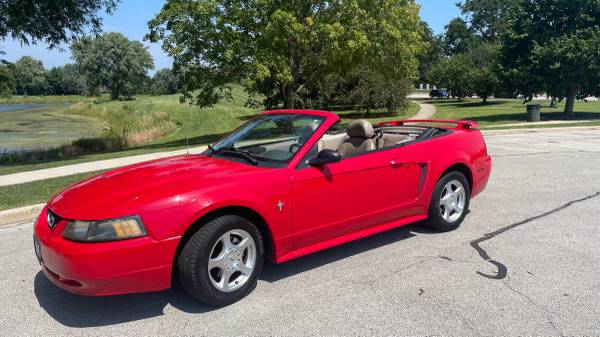 2003 Mustang Convertible V6 Deluxe - $4500 (Naperville)63469628149505121