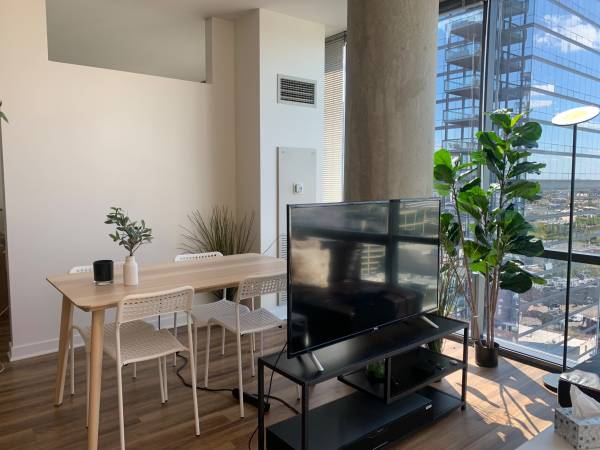 $2,500 / 1br - 2-3 months Sublet Old Town/Lincoln Park (Old Town/Lincoln Park)63898857264898121