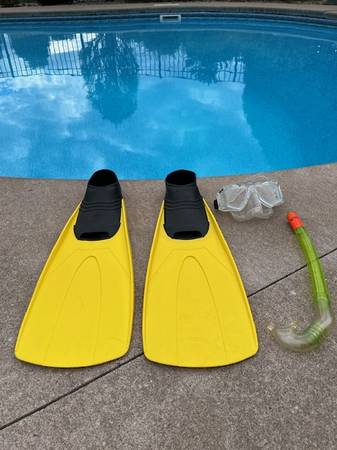 Snorkel Flipper Fins, Mask, Snorkel Tube Set 1