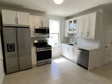 $1,850 / 2br - Modern 2.5 bedroom apartment in Avondale (Avondale)63898599186818120