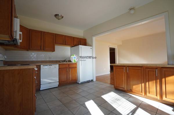 $3,400 / 3br - Available Now-Packard' 3 bed 1.5bath! AC! Student ok. Pets ok. NO FEE! (Allston)63875605789953121
