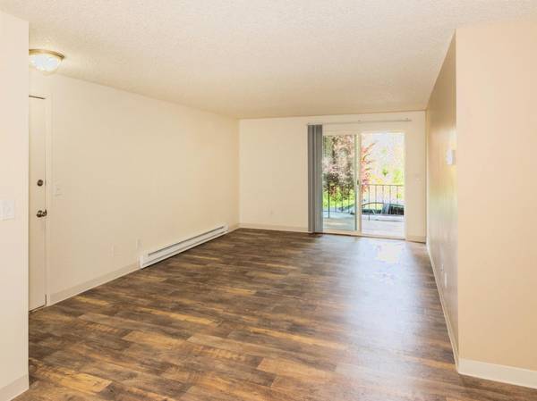 $1,465 / 1br - Nuevos pisos de vinilo con aspecto de madera, lavavajillas - Un dormitorio (Tigard)63672564486401124