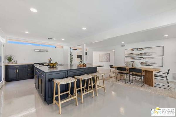 $324 / 3br - 1964ft2 - Fox Corner Downtown.... (Palm Springs)63758570915715122