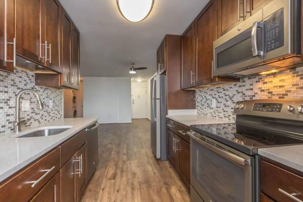 $2,198 / 2br - 1120ft2 - In Alexandria, On-site Laundry Facility, 2 BD (250 S Whiting St, Alexandria, VA)64039861606657122