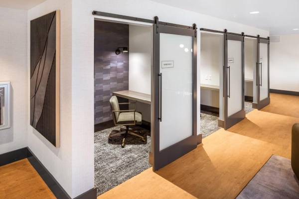 $2,250 / 1br - 802ft2 - Walk-In closet, Spacious Resident Lounge with Entertainment Kitchen (Vancouver)63831251899905122