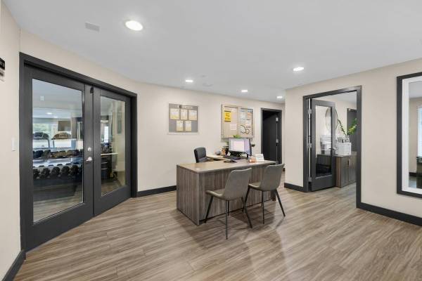 $1,932 / 1br - 650ft2 - Parrilla para barbacoa, cocina y baño renovados, patrulla de cortesía (6802 Coal Creek Parkway SE Newcastle, WA 98059)63852482098433122