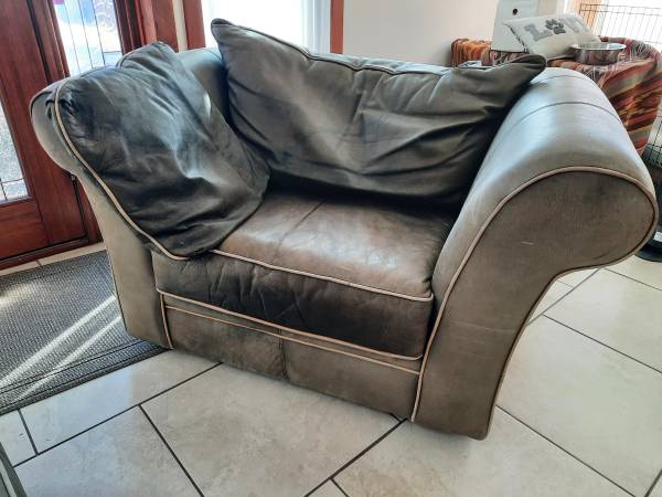 Dark green big leather chairw/ottoman 1