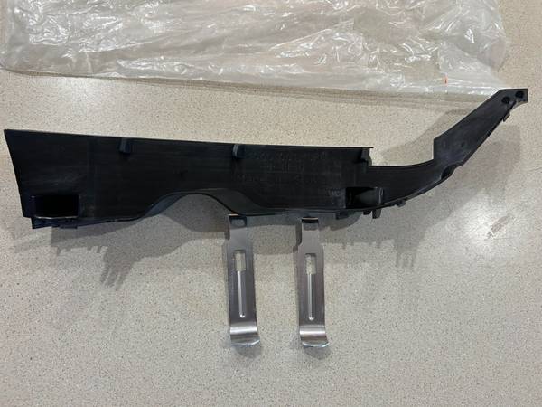 2021-2024 VOLVO XC60 LEFT HEADLIGHT BRACKET FACTORY OEM 1
