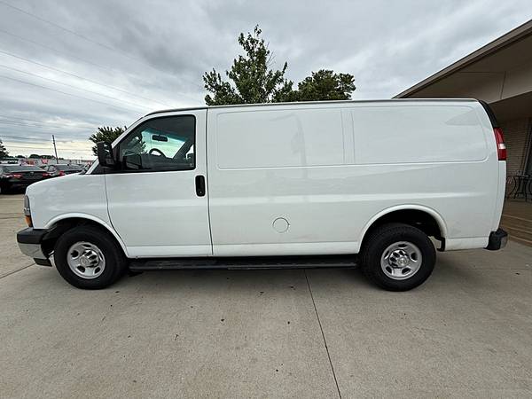 2018 Chevrolet Express G2500 VAN V8 FFV BASE - $15999.0063621600814467123