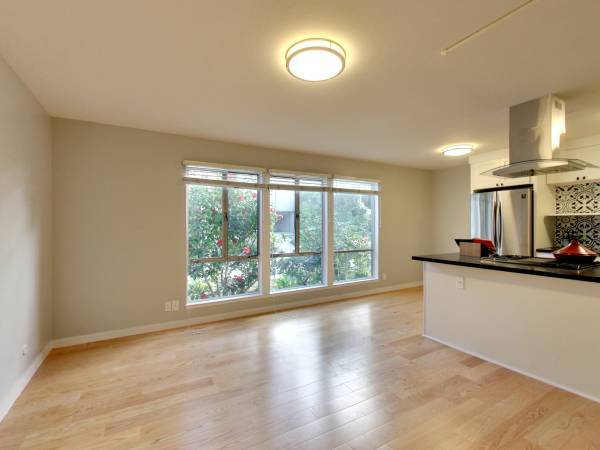 $900 / 1br - 772ft2 - Sleek & Modern Apartment with In-Unit Washer/Dryer & Finishes (oakland lake merritt / grand)64023717415809120