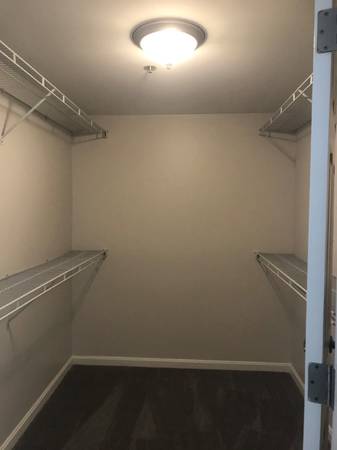 $2,450 / 2br - 1040ft2 - Cable Ready, 2 Bank Elevators, Gas Heat included in select apartments (180 Woodbury St, Manchester, NH)63932188657794122
