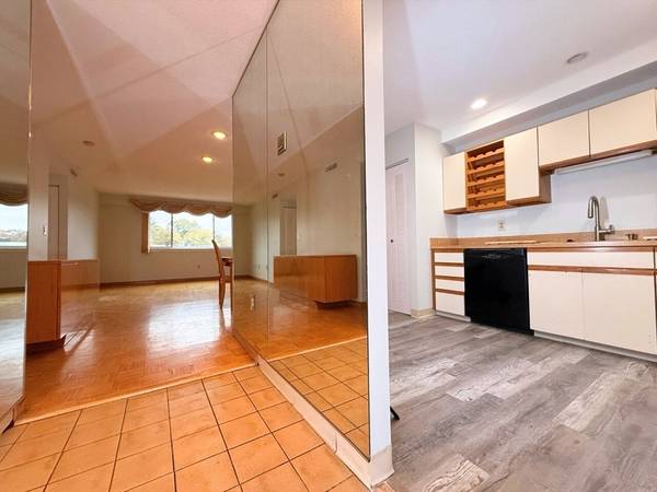 $3,200 / 2br - 1090ft2 - Spacious 2BA - w/ Parking - Available Now (Brookline)64294792836610122