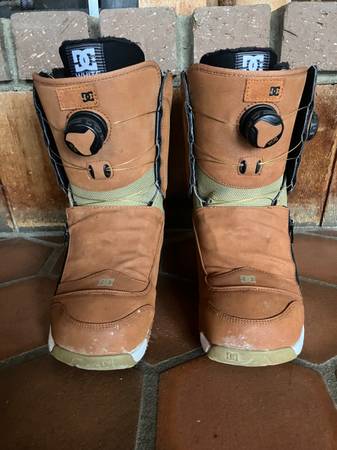 Snowboard boots DC size 6 W 1