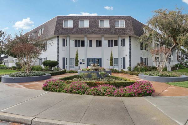 Cable Ready, Dishwasher, Spacious closets 1