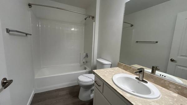 $1,952 / 2br - 1120ft2 - Fall in love with the warmth and charm of our cozy apartments! (Reno)63682273337473123