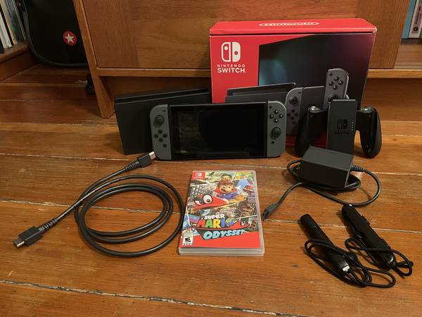 Nintendo Switch bundle with Super Mario Odyssey 1