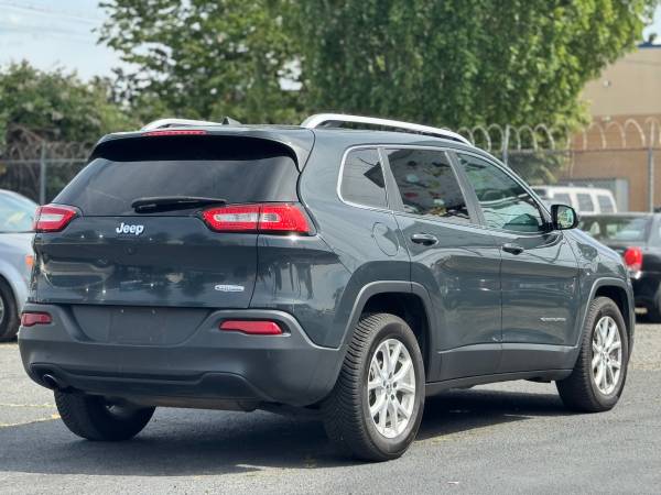 2018 Jeep Cherokee Latitude Plus // Modern and Sleek! // Clean title / - $7,999 (Well Maintained// PRICED TO SELL!!)63618455206915123