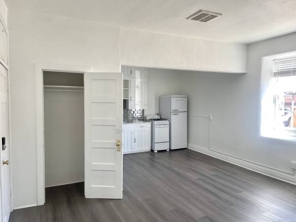 $1,450 / 1br - ¡Disponible Pronto! Un Dormitorio en W. San Francisco St. Fiorina Properties63806020059649121