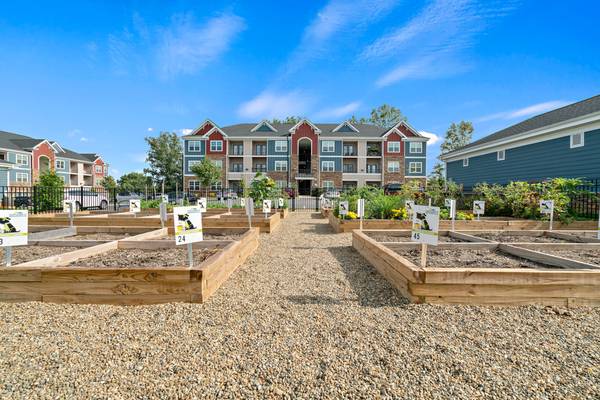 $175 / 2br - 1166ft2 - Hawthorne at Weaverville - Daily Rental Available! (Weaverville)64029373178370120