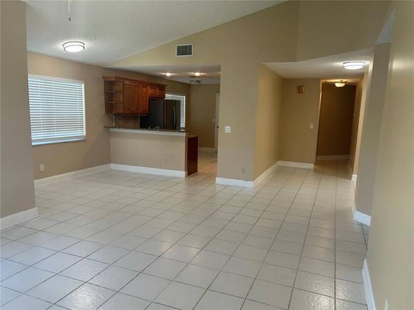$3,700 / 3br - UPDATED SINGLE FAMILY HOME WITH WATER VIEWS.. (DAVIE)64002012603906124