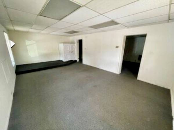 $650 / 740ft2 - Storefront Available (Ramseur)64027276735363121