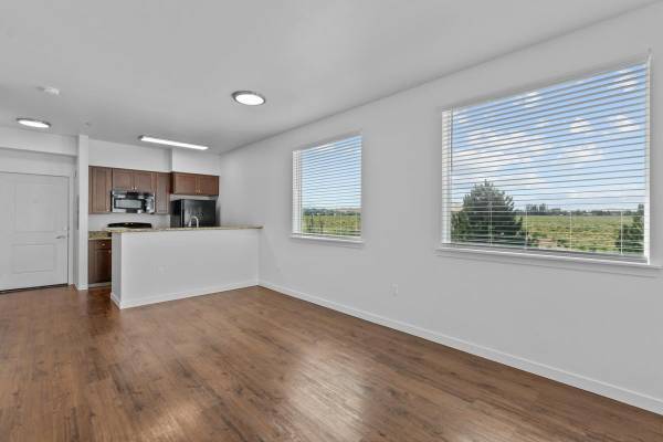 $1,630 / 1br - 746ft2 - Centro de negocios, encimeras de granito, patio, lavavajillas (3003 Queensgate Drive)63662942694657124