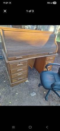 Rolling down desk with keys $100 1