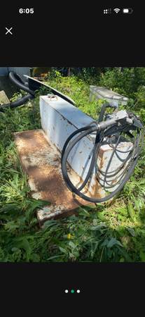 Fuel tank with pump 1