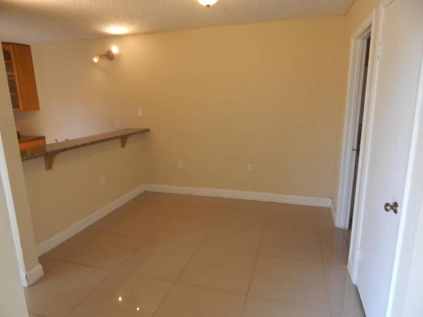 $250,000 / 2br - 2 bedroom, 2 1/2 bathrooms Townhouse in West Palm Beach, Florida (West Palm Beach, Florida)63995824000386124
