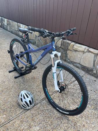 Diamondback Lux Boy's Mountain Bike 1