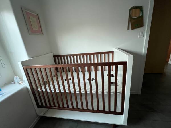 Room&Board Convertible Baby Crib w/ toddler rail and mattress included 1