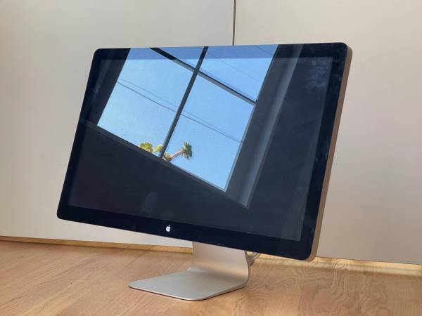Apple 27" Cinema Display - For parts 1