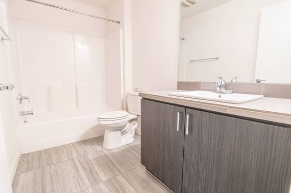 $1,100 / 1br - 499ft2 - Modern 1Bdrm Apartment at the Lucera! (4626 N Maryland Ave #103)63914738784386124