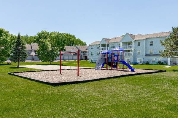 $1,545 / 1br - 856ft2 - ¡The Meadows tiene lo que estás buscando! ¿Por qué ir a otro lugar? (1770 121st Ave NW, Coon Rapids, MN)63990228439683122