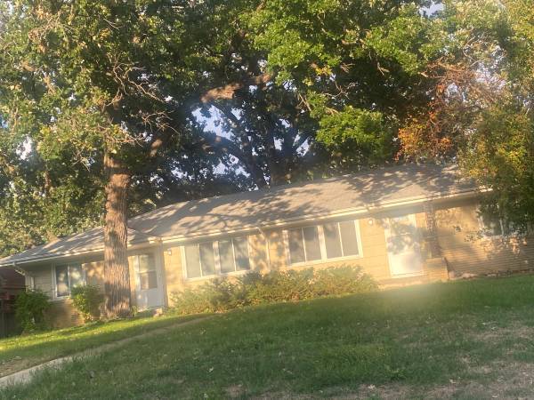 $856 / 3br - Large 3 bedroom 2 bath Duplex Richfield (seward, MN)64003960671235120