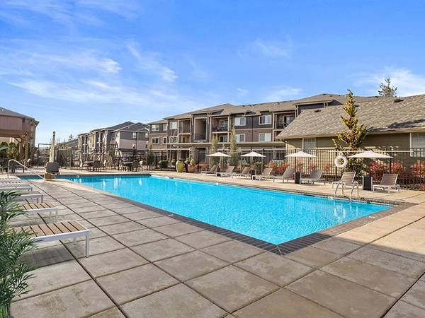 $2,095 / 2br - 1029ft2 - Corto trayecto a los campus de Intel, Nike, Columbia Sportswear y Adidas (Cedar Mills)63672671300993123