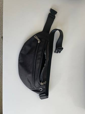 small black fanny pack new 1