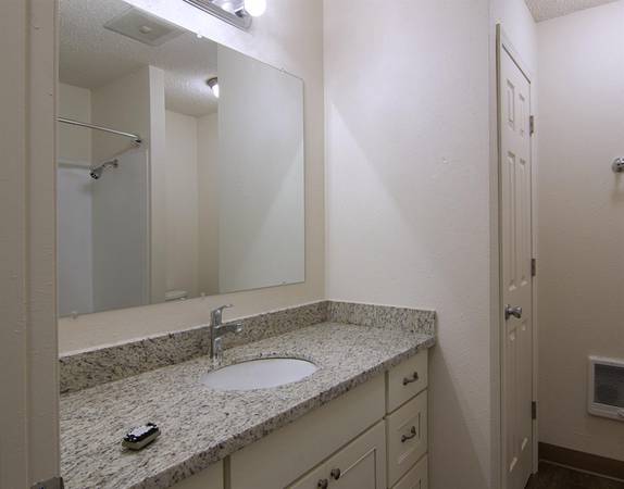 $1,725 / 2hab - APP FEE WAIVED + Entorno Tranquilo + Nueva Urbanización (4483 SE Roethe Road)63956784140034122