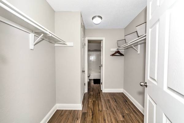 $1,105 / 1br - 735ft2 - Microwave, Maintenance on site, Free Weights (4500 Sojourn Dr, Addison, TX)63846411754627121
